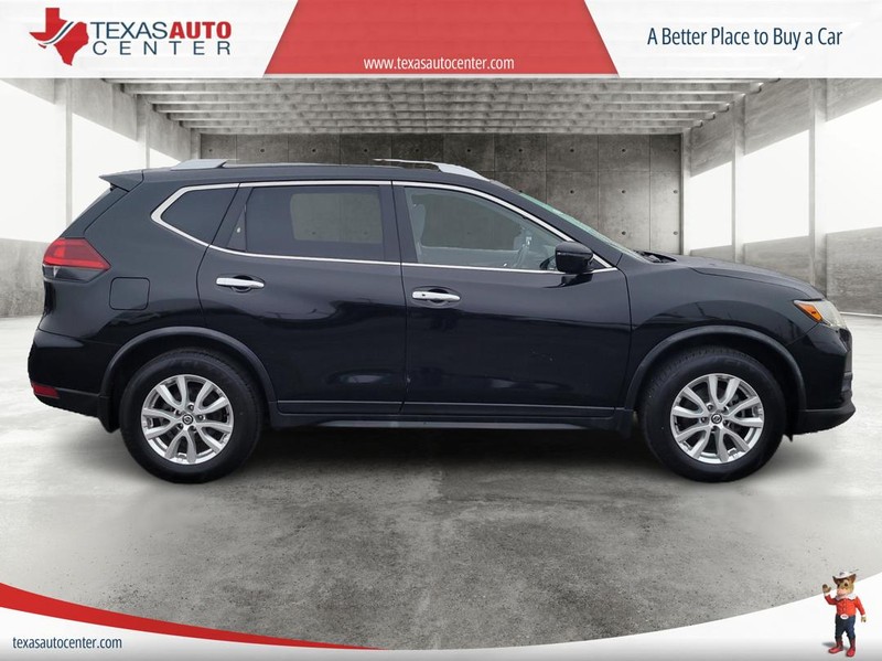 Nissan Rogue Vehicle Full-screen Gallery Image 4
