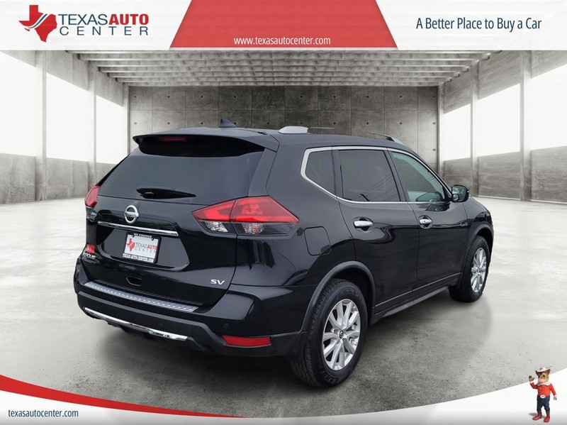 Nissan Rogue Vehicle Full-screen Gallery Image 7