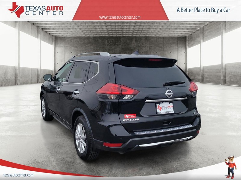 Nissan Rogue Vehicle Full-screen Gallery Image 8