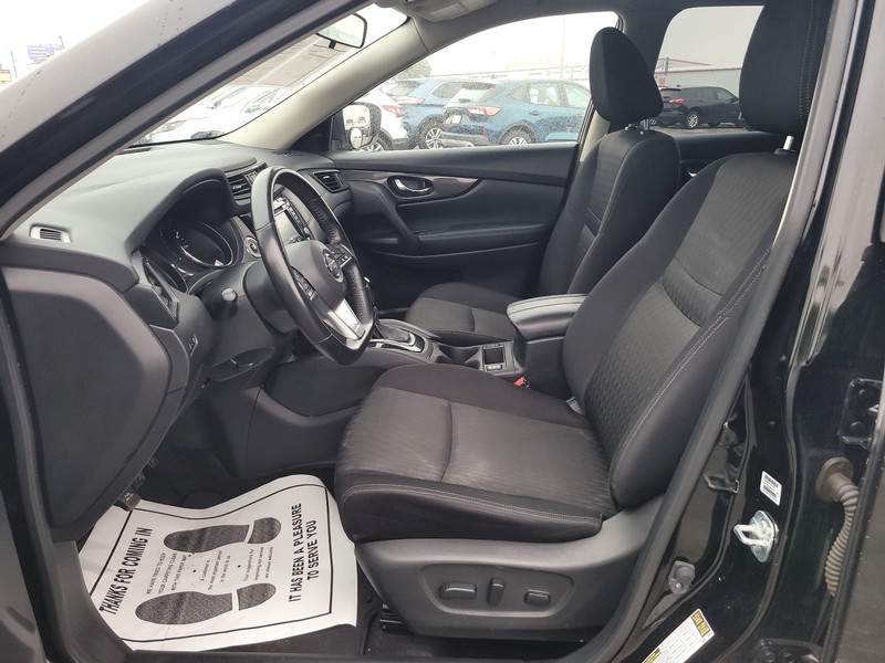 Nissan Rogue Vehicle Full-screen Gallery Image 9
