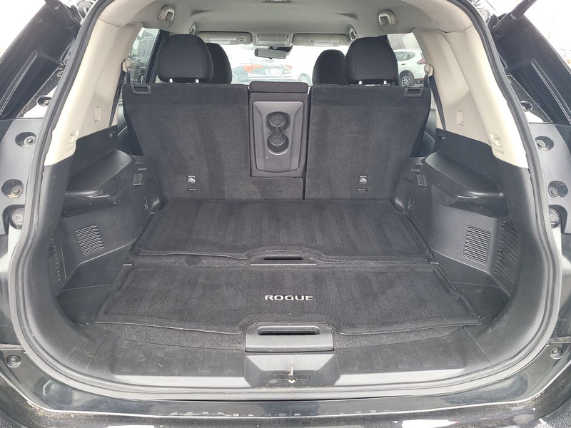 Nissan Rogue Vehicle Full-screen Gallery Image 11
