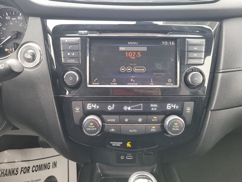 Nissan Rogue Vehicle Full-screen Gallery Image 12
