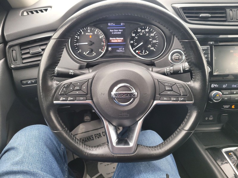 Nissan Rogue Vehicle Full-screen Gallery Image 14