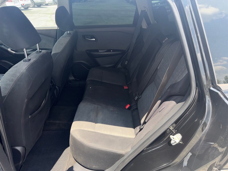 Nissan Rogue Vehicle Full-screen Gallery Image 10