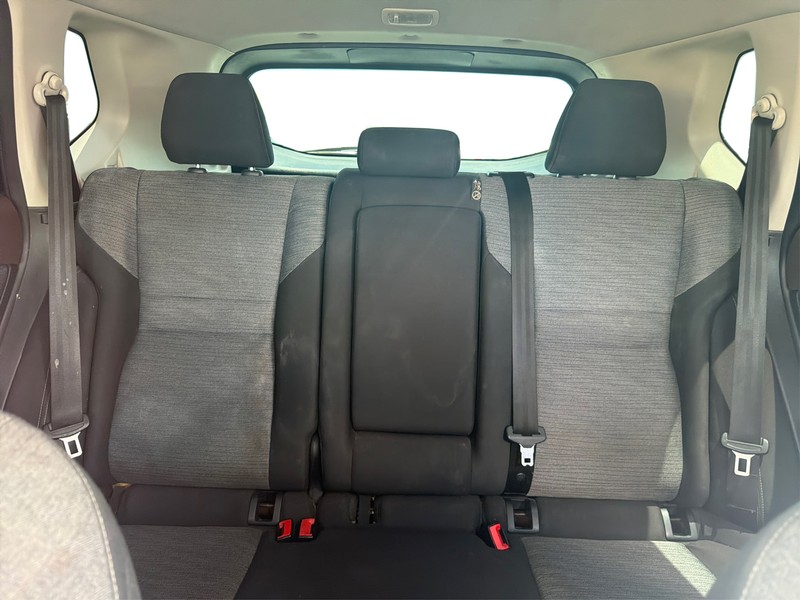 Nissan Rogue Vehicle Full-screen Gallery Image 13