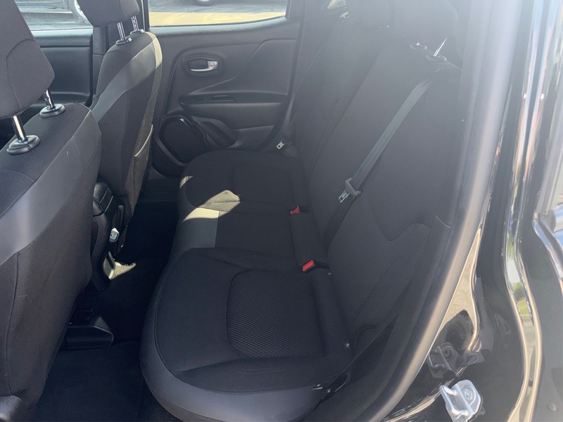 Jeep Renegade Vehicle Full-screen Gallery Image 10