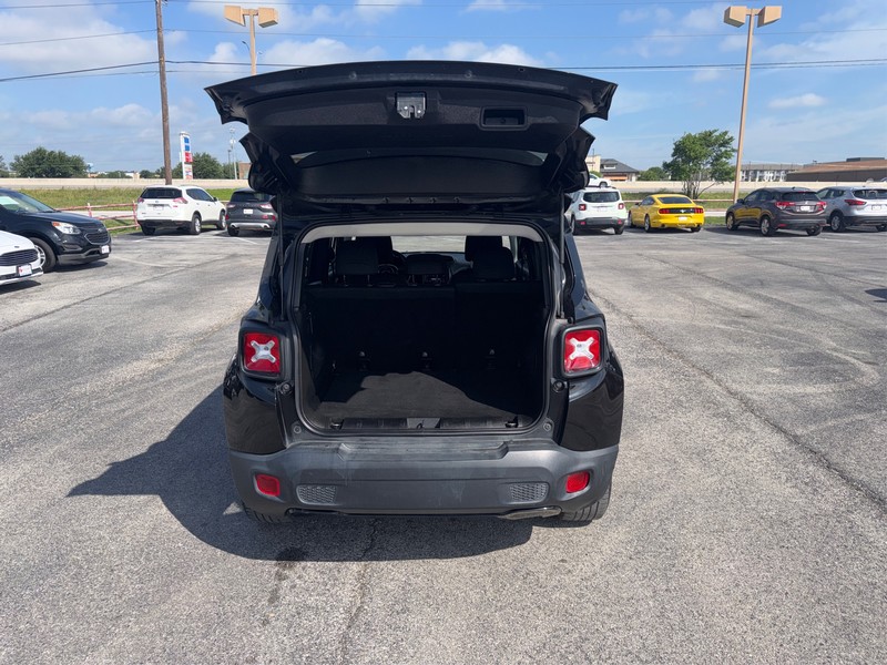 Jeep Renegade Vehicle Full-screen Gallery Image 11