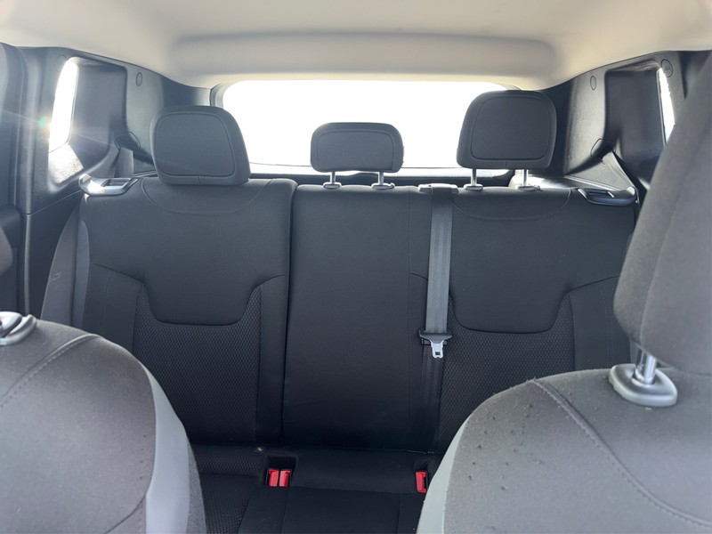 Jeep Renegade Vehicle Full-screen Gallery Image 13