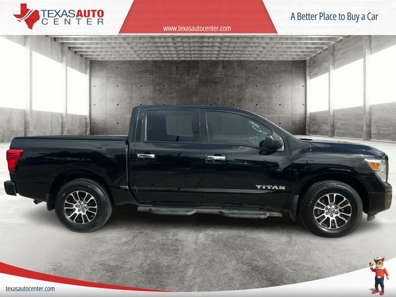 Nissan Titan Vehicle Full-screen Gallery Image 4