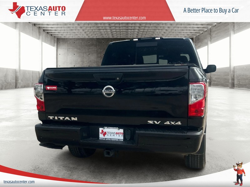 Nissan Titan Vehicle Full-screen Gallery Image 6