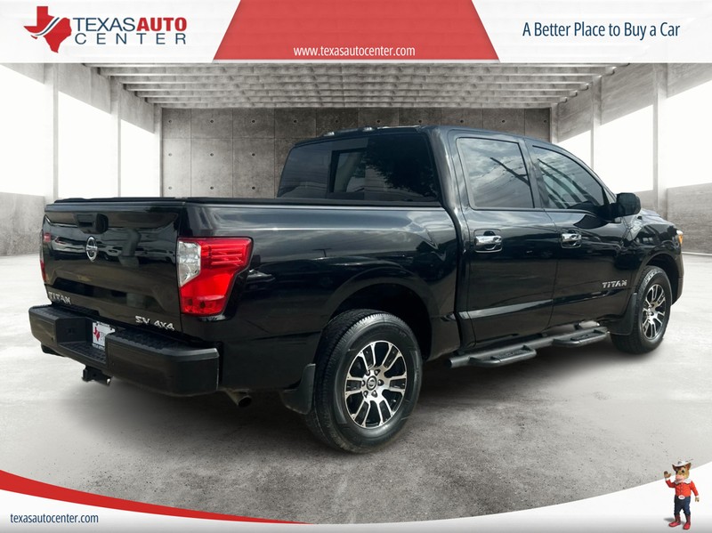 Nissan Titan Vehicle Full-screen Gallery Image 7