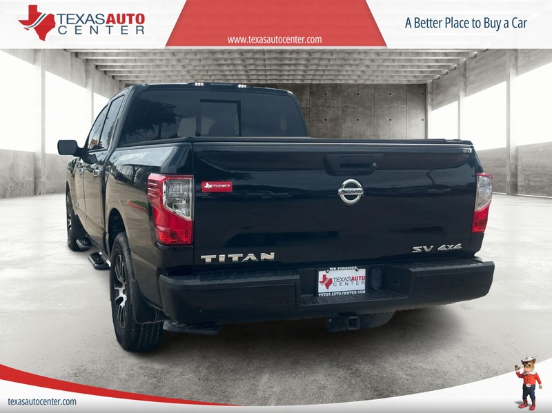 Nissan Titan Vehicle Full-screen Gallery Image 8