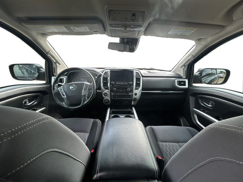 Nissan Titan Vehicle Full-screen Gallery Image 16
