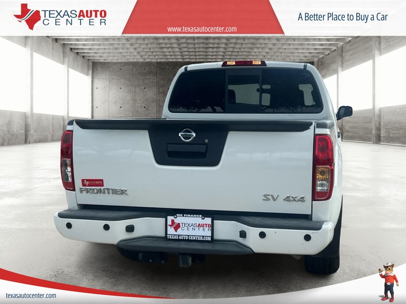 Nissan Frontier Vehicle Full-screen Gallery Image 06
