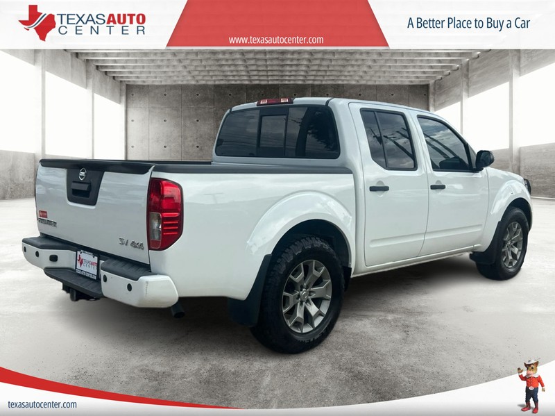 Nissan Frontier Vehicle Full-screen Gallery Image 07