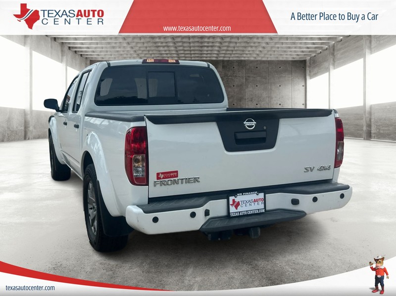 Nissan Frontier Vehicle Full-screen Gallery Image 08