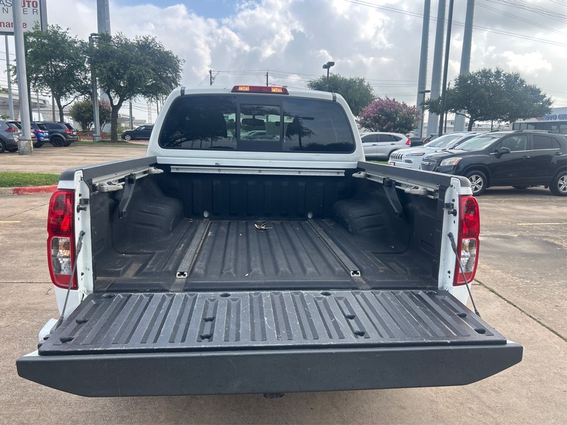 Nissan Frontier Vehicle Full-screen Gallery Image 11