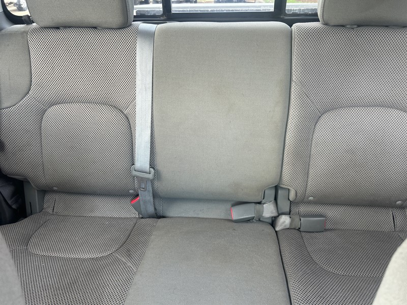 Nissan Frontier Vehicle Full-screen Gallery Image 13