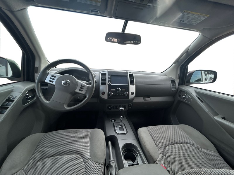 Nissan Frontier Vehicle Full-screen Gallery Image 15