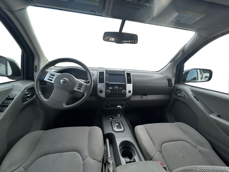 Nissan Frontier Vehicle Full-screen Gallery Image 16