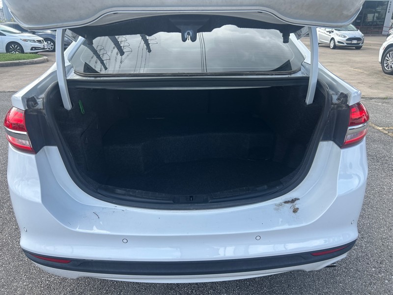 Ford Fusion Hybrid Vehicle Full-screen Gallery Image 11
