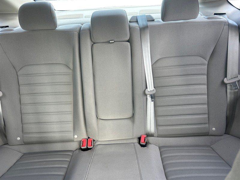 Ford Fusion Hybrid Vehicle Full-screen Gallery Image 13