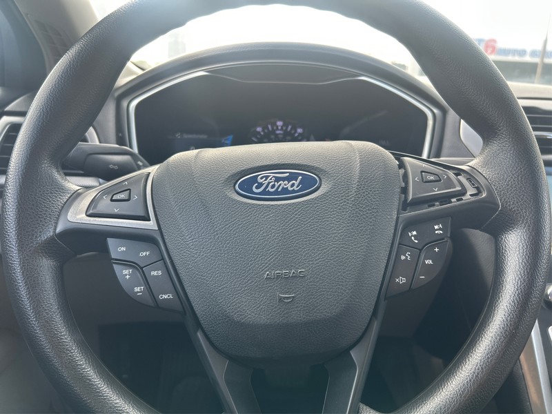 Ford Fusion Hybrid Vehicle Full-screen Gallery Image 14