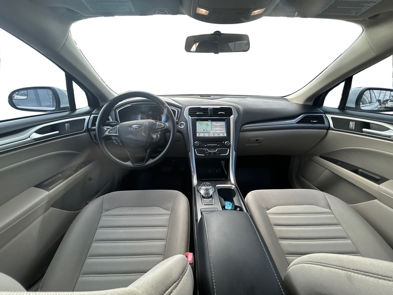 Ford Fusion Hybrid Vehicle Full-screen Gallery Image 15