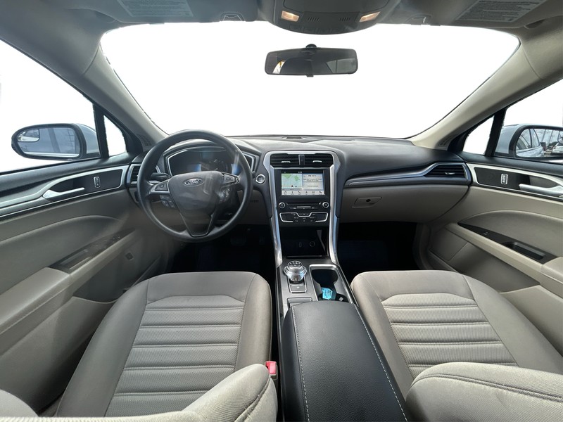 Ford Fusion Hybrid Vehicle Full-screen Gallery Image 16
