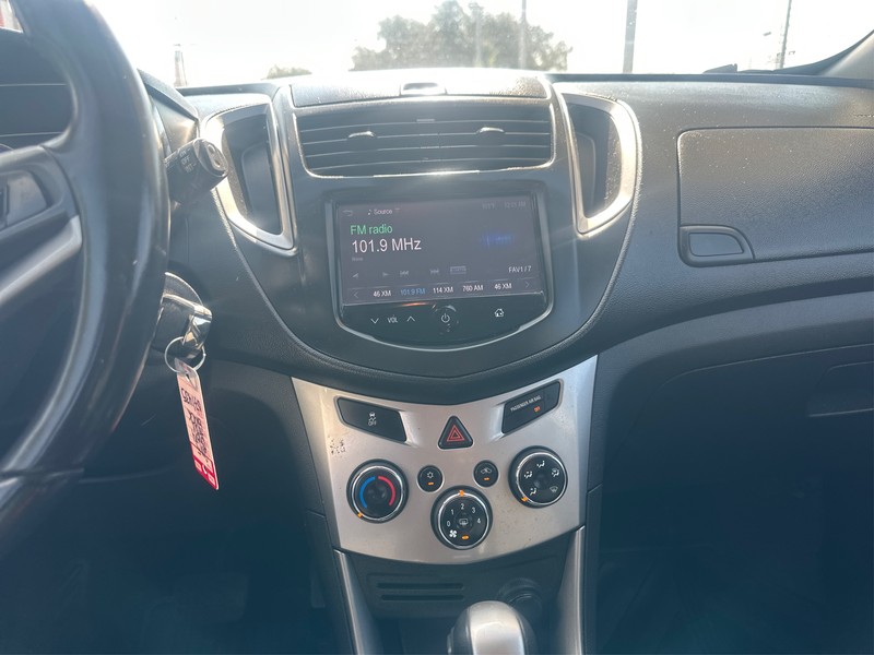 Chevrolet Trax Vehicle Full-screen Gallery Image 12
