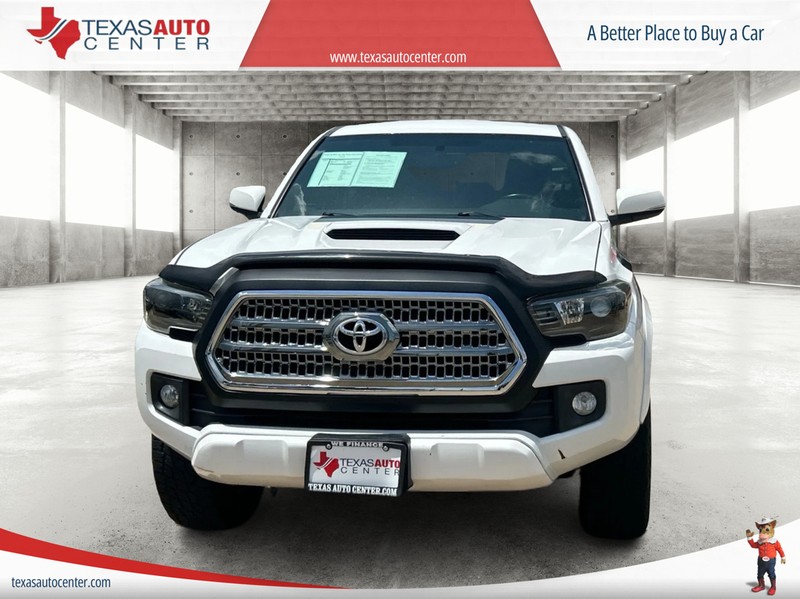Toyota Tacoma Vehicle Full-screen Gallery Image 3