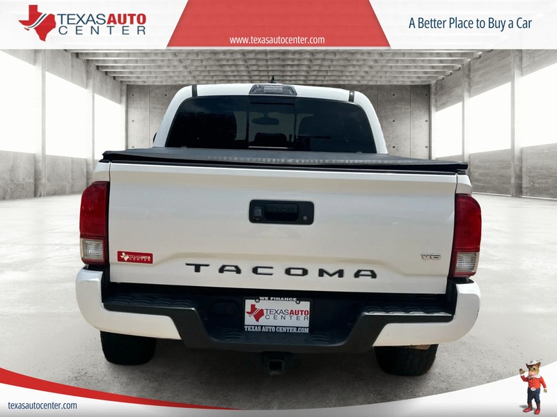 Toyota Tacoma Vehicle Full-screen Gallery Image 5