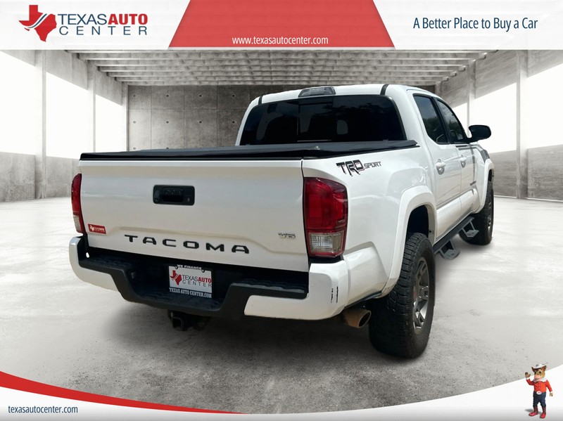 Toyota Tacoma Vehicle Full-screen Gallery Image 6