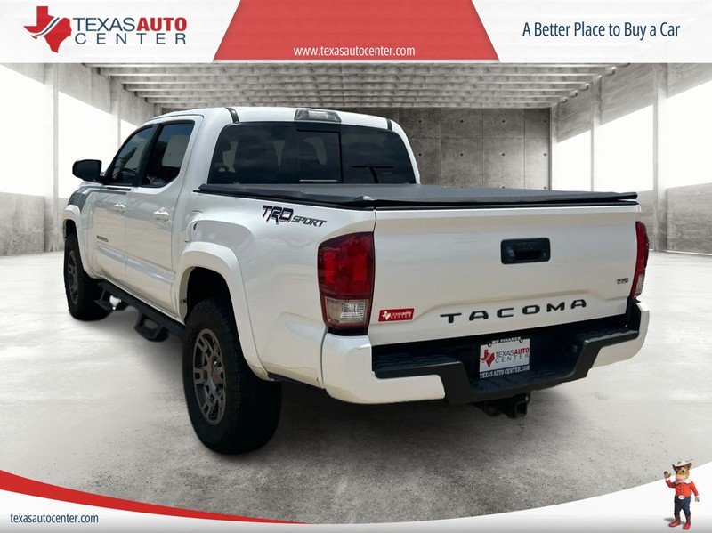 Toyota Tacoma Vehicle Full-screen Gallery Image 7