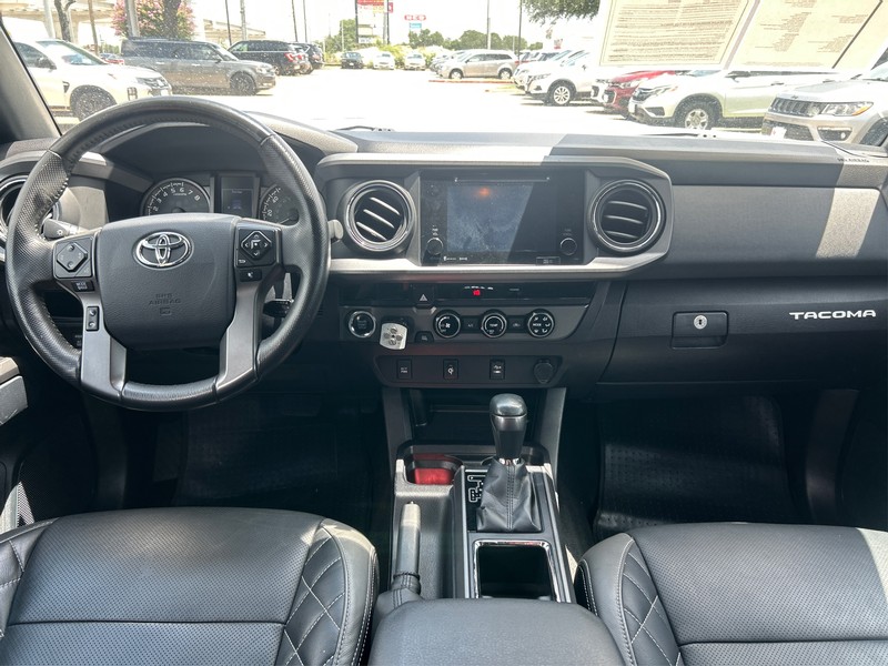 Toyota Tacoma Vehicle Full-screen Gallery Image 11