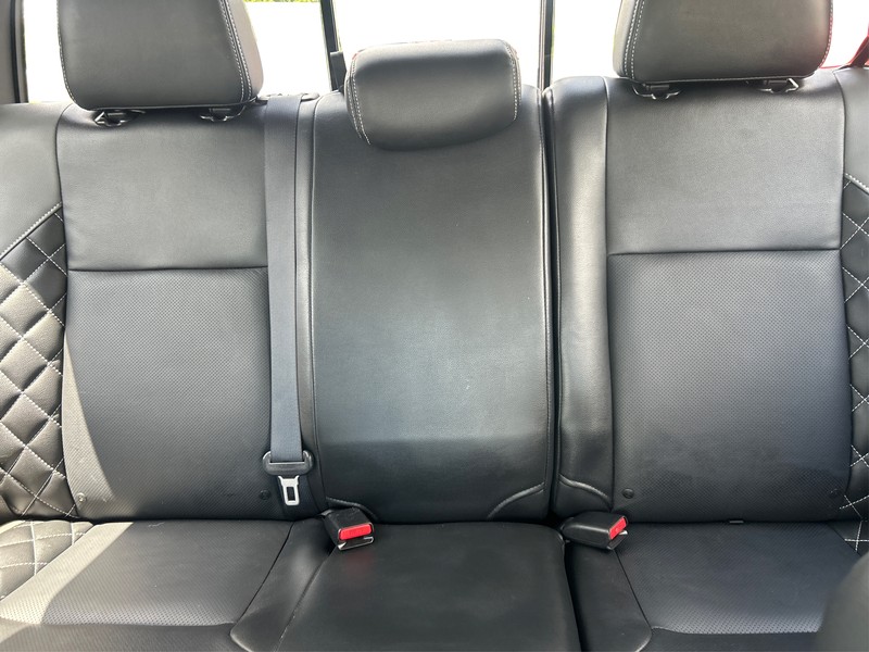 Toyota Tacoma Vehicle Full-screen Gallery Image 12