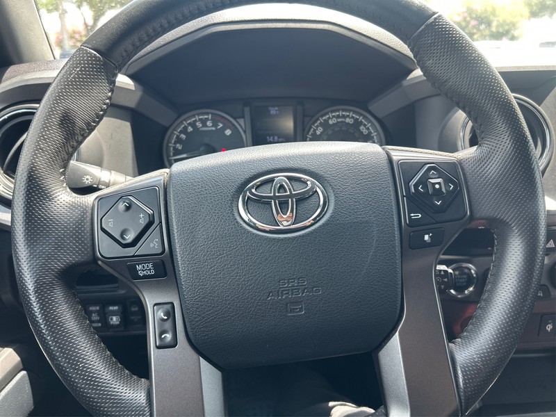 Toyota Tacoma Vehicle Full-screen Gallery Image 13