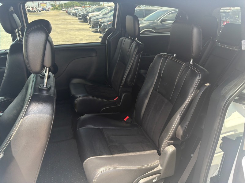 Dodge Grand Caravan Vehicle Full-screen Gallery Image 10
