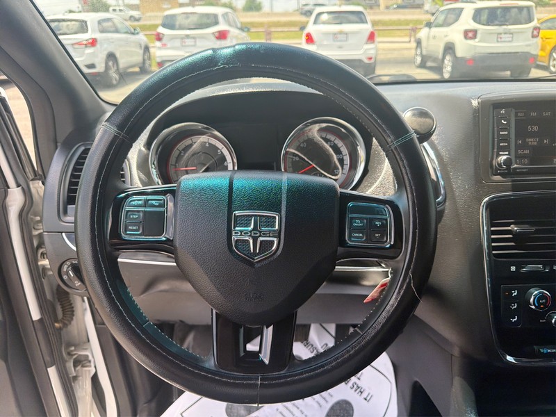 Dodge Grand Caravan Vehicle Full-screen Gallery Image 14