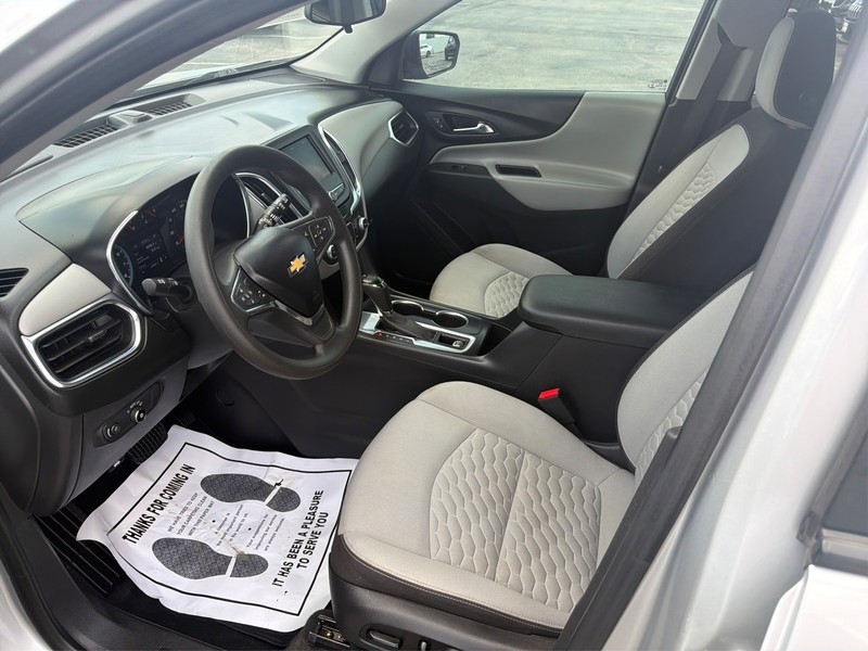 Chevrolet Equinox Vehicle Full-screen Gallery Image 09