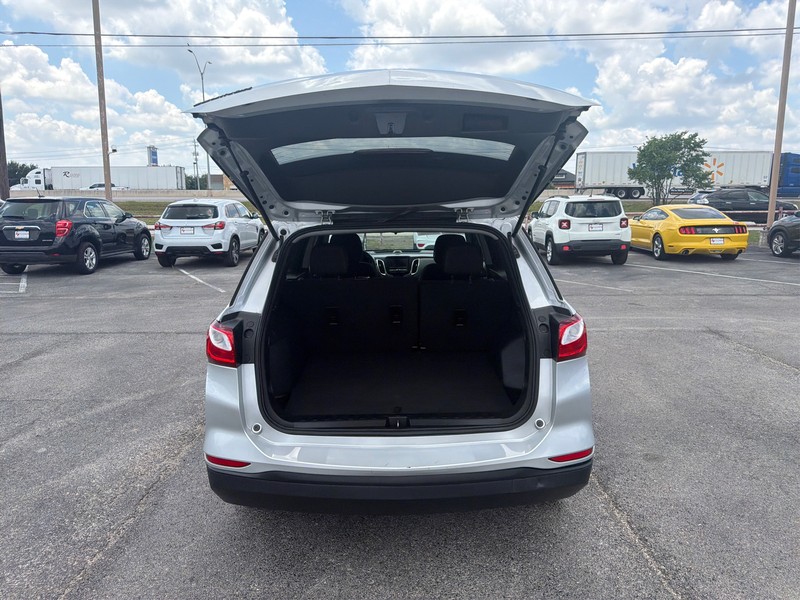 Chevrolet Equinox Vehicle Full-screen Gallery Image 11