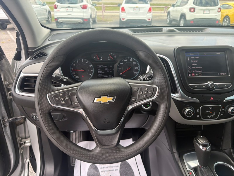 Chevrolet Equinox Vehicle Full-screen Gallery Image 14