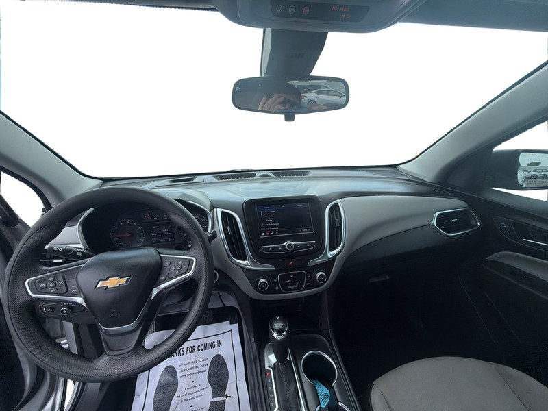 Chevrolet Equinox Vehicle Full-screen Gallery Image 15