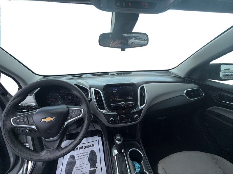 Chevrolet Equinox Vehicle Full-screen Gallery Image 16