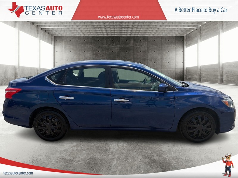 Nissan Sentra Vehicle Full-screen Gallery Image 04