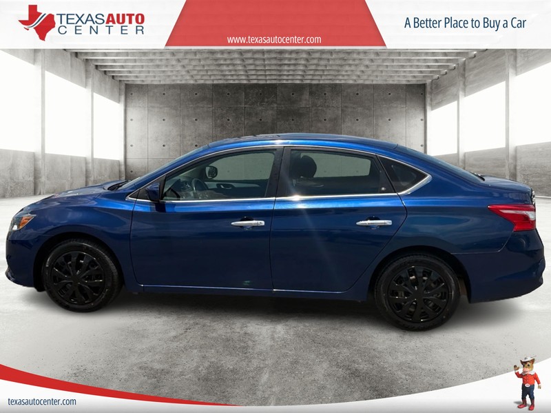 Nissan Sentra Vehicle Full-screen Gallery Image 05