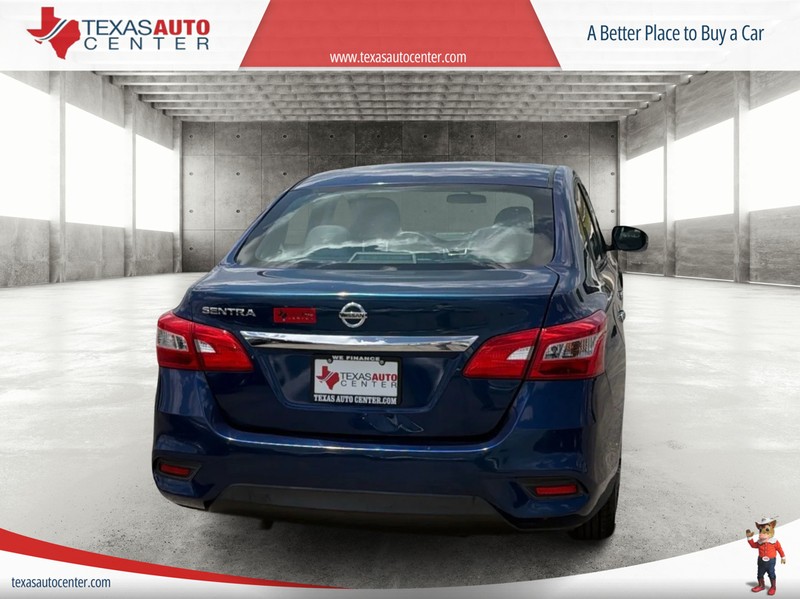 Nissan Sentra Vehicle Full-screen Gallery Image 06