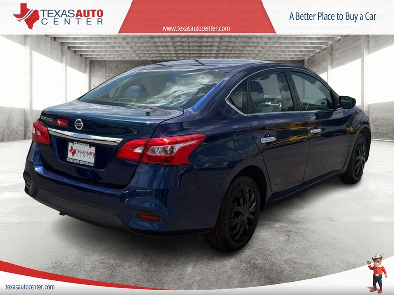 Nissan Sentra Vehicle Full-screen Gallery Image 07