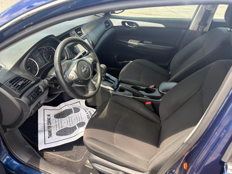 Nissan Sentra Vehicle Full-screen Gallery Image 09