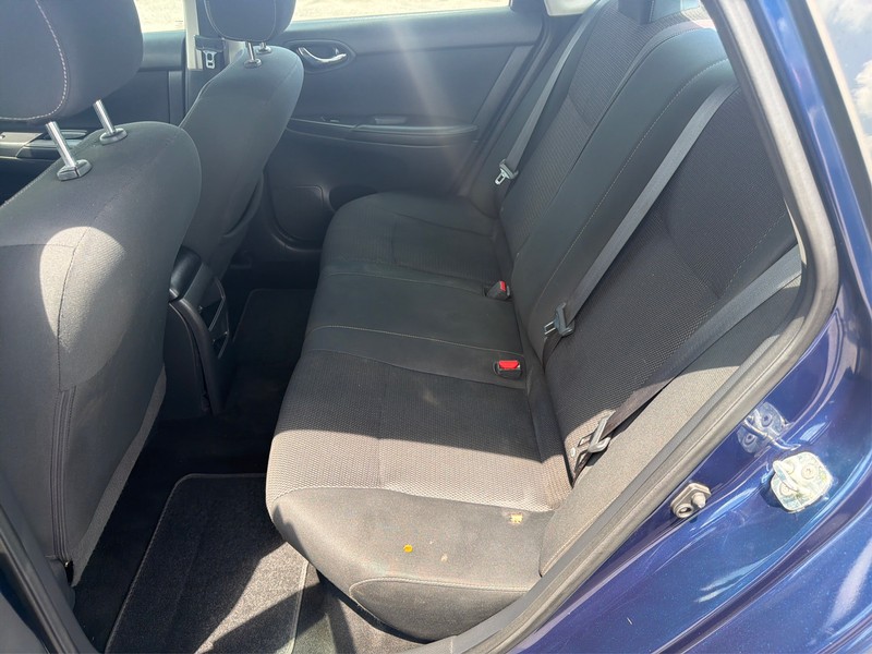 Nissan Sentra Vehicle Full-screen Gallery Image 10